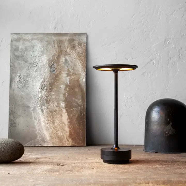 Kern | Atmosfæreforbedrende LED-skrivebordslampe – Skab Hygge & Elegance