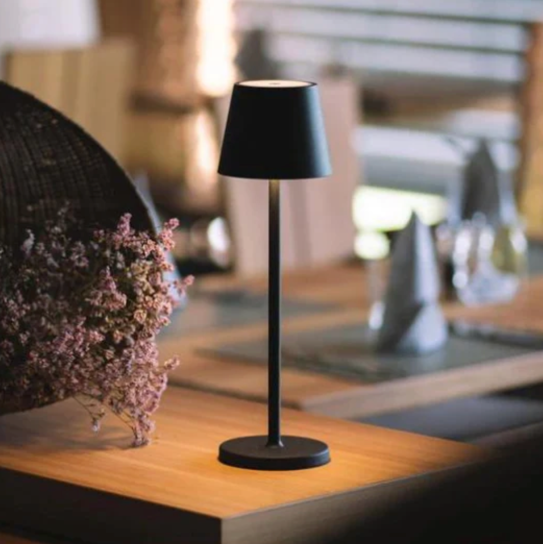 NordicLight | Trådløs, Genopladelig Bordlampe til Elegant Belysning