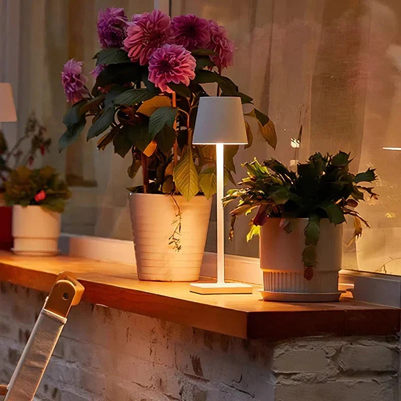 NordicLight | Trådløs, Genopladelig Bordlampe til Elegant Belysning