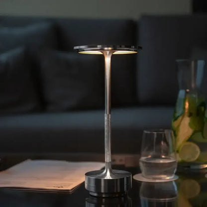 Kern | Atmosfæreforbedrende LED-skrivebordslampe – Skab Hygge &amp; Elegance