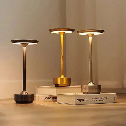 Kern | Atmosfæreforbedrende LED-skrivebordslampe – Skab Hygge &amp; Elegance
